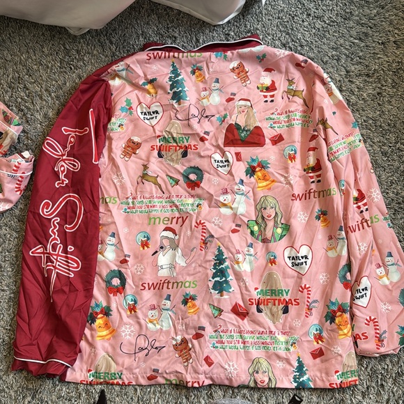 Taylor swift Christmas pajamas. LS shirt and pants - Picture 2 of 4